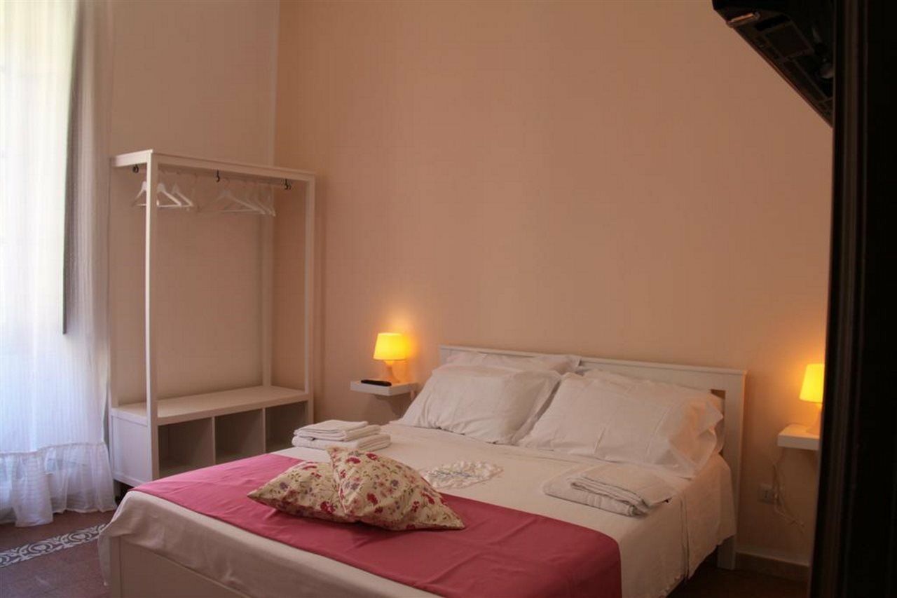 B&B Le Porte Di Napoli Екстериор снимка